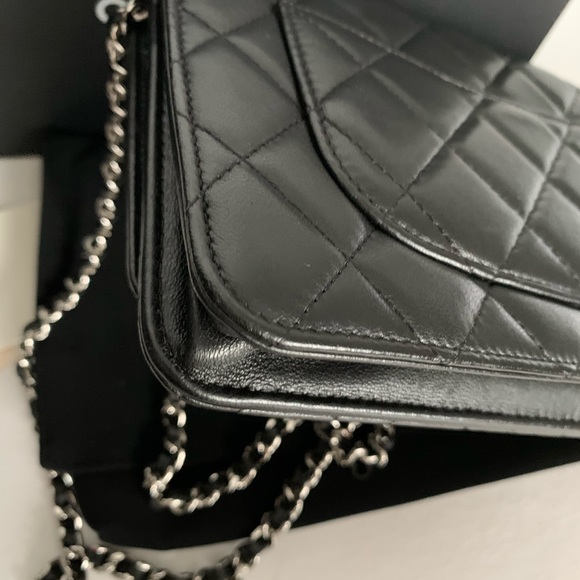 SOLD Chanel Classic Wallet on Chain - Picture 4 of 11